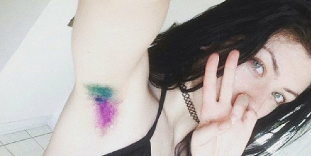 Nový instagramový trend: Ženy, které si barví chlupy v podpaží