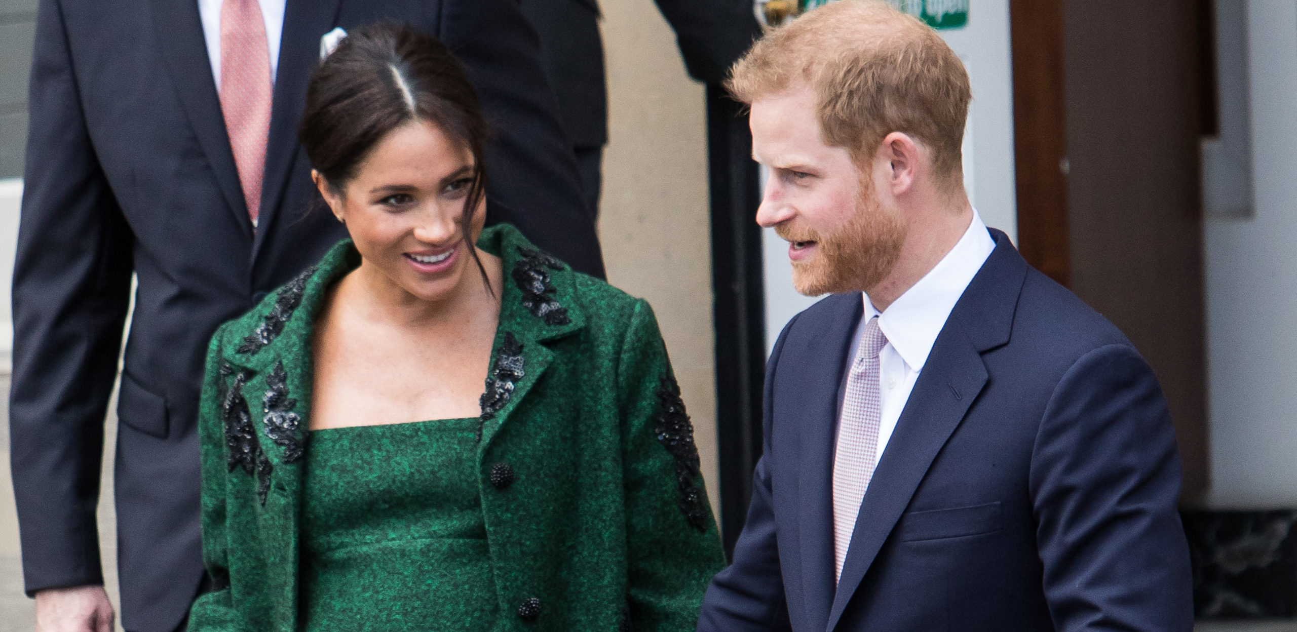 Neuvěřitelná drzost a&nbsp;troufalost. Královna Alžběta II. se urazila a&nbsp;otálí s&nbsp;návštěvou Harryho a&nbsp;Meghan
