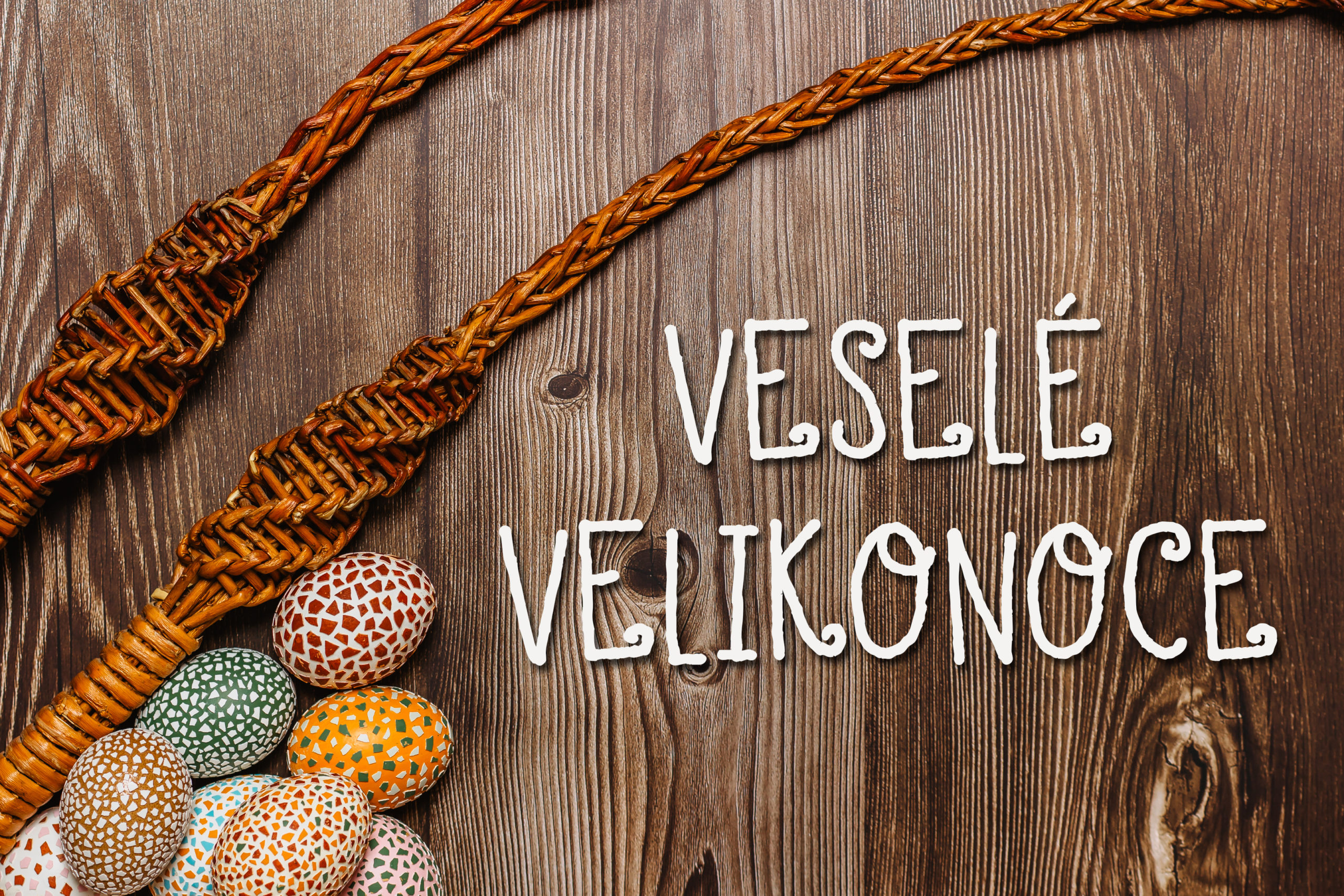 Je Velikonoční pondělí. Svátek je spojený s pomlázkou a koledou
