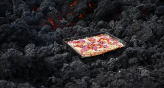 Guatemalský podnikavec nabízí turistům “sopečnou pizzu”