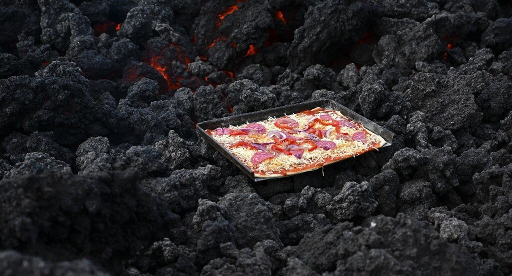 Guatemalský podnikavec nabízí turistům “sopečnou pizzu”