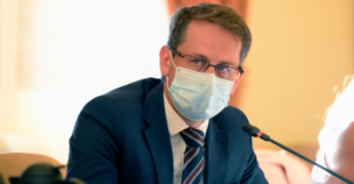 Tati, mně se chce kadit! Syn náměstka narušil v&nbsp;přímém přenosu televizní rozhovor