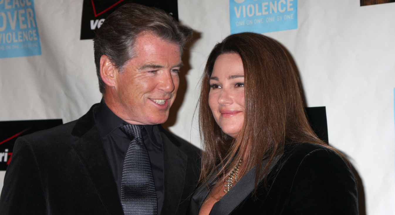 Jsou spolu 28 let a milují se stejně jako na začátku. Jaký je recept na spokojený vztah podle Pierce Brosnana?