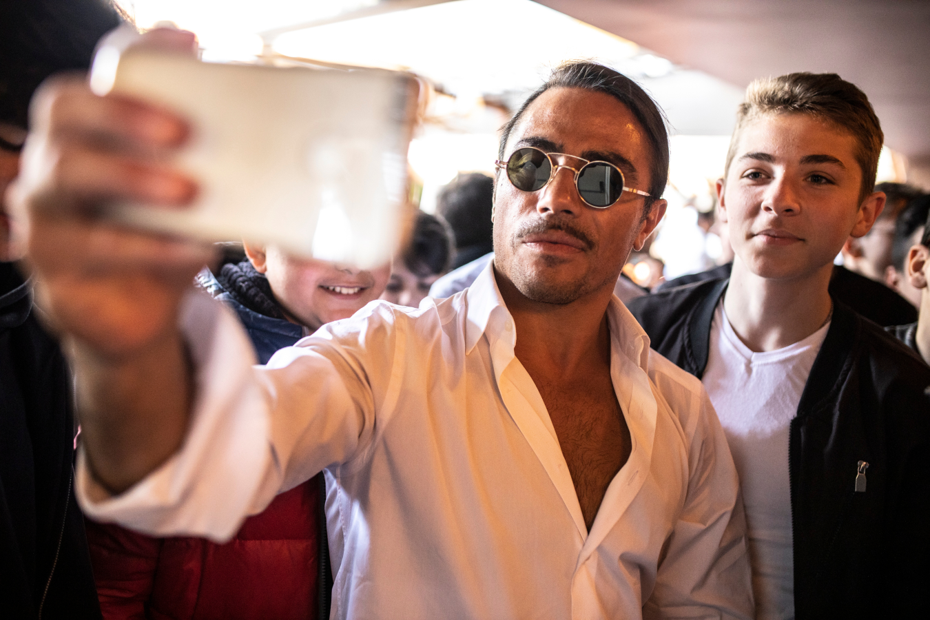 Dáte si? Kuchař Salt Bae otevírá novou restauraci, součástí menu bude i&nbsp;zlatý steak