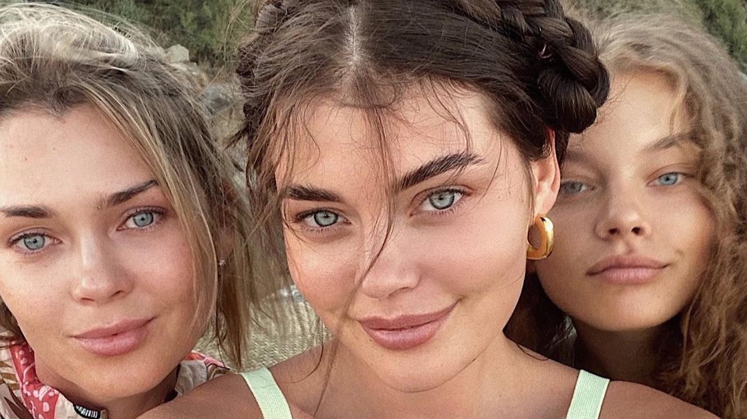 To jsou geny! Modelka ukázala maminku (45), která vypadá jako školačka