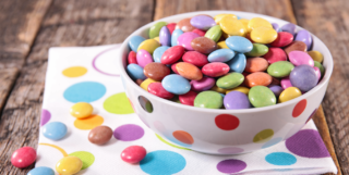 Bizarní světový rekord: Do Guinnessovy knihy rekordů se můžete dostat i&nbsp;s&nbsp;lentilkami