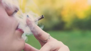 Chcete jointa zdarma? Tak se nechte naočkovat! V&nbsp;americkém státu Washington lze dostat za vakcínu zvláštní odměnu