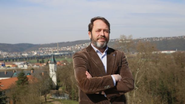 Ředitel ČHMÚ Mark Rieder: Bývá u&nbsp;nás jedno až sedm tornád ročně. Většinou ale přejdou přes louku