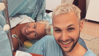 Moderátorka Martina Pártlová porodila. Rozřízli vlka a&nbsp;vytáhli karkulku, zavtipkoval přítel