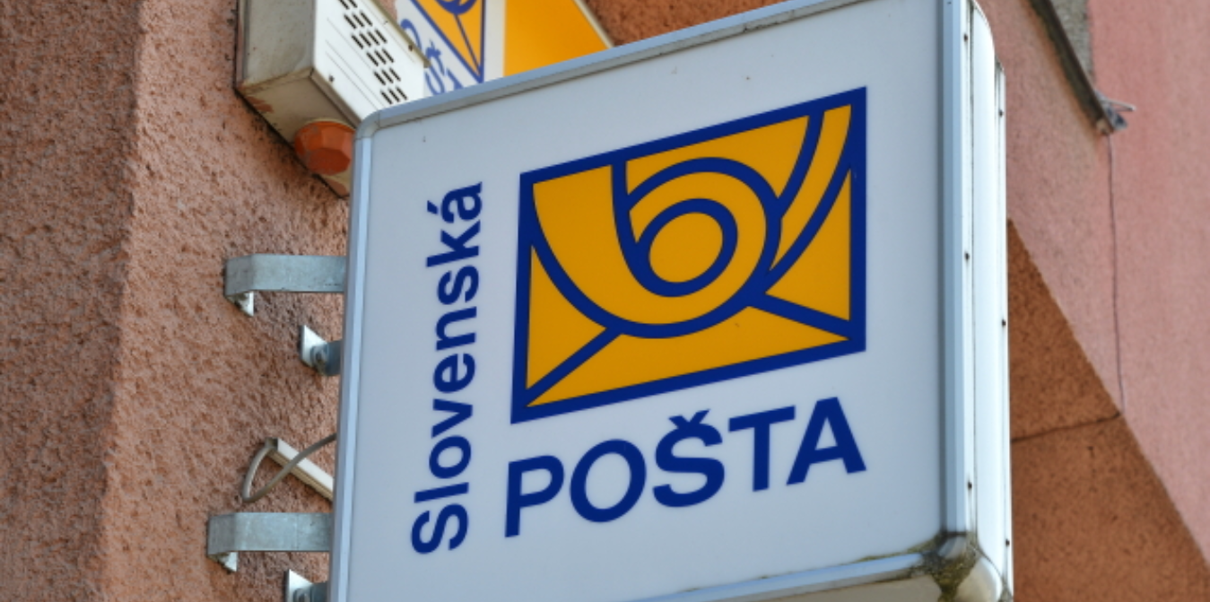 Pošťačka na Slovensku rok nedoručovala zásilky. Schovávala si je doma v lednici