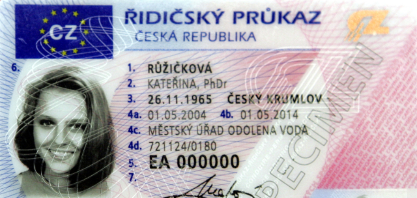 Řidiči mohou od června žádat o výměnu řidičského průkazu přes internet