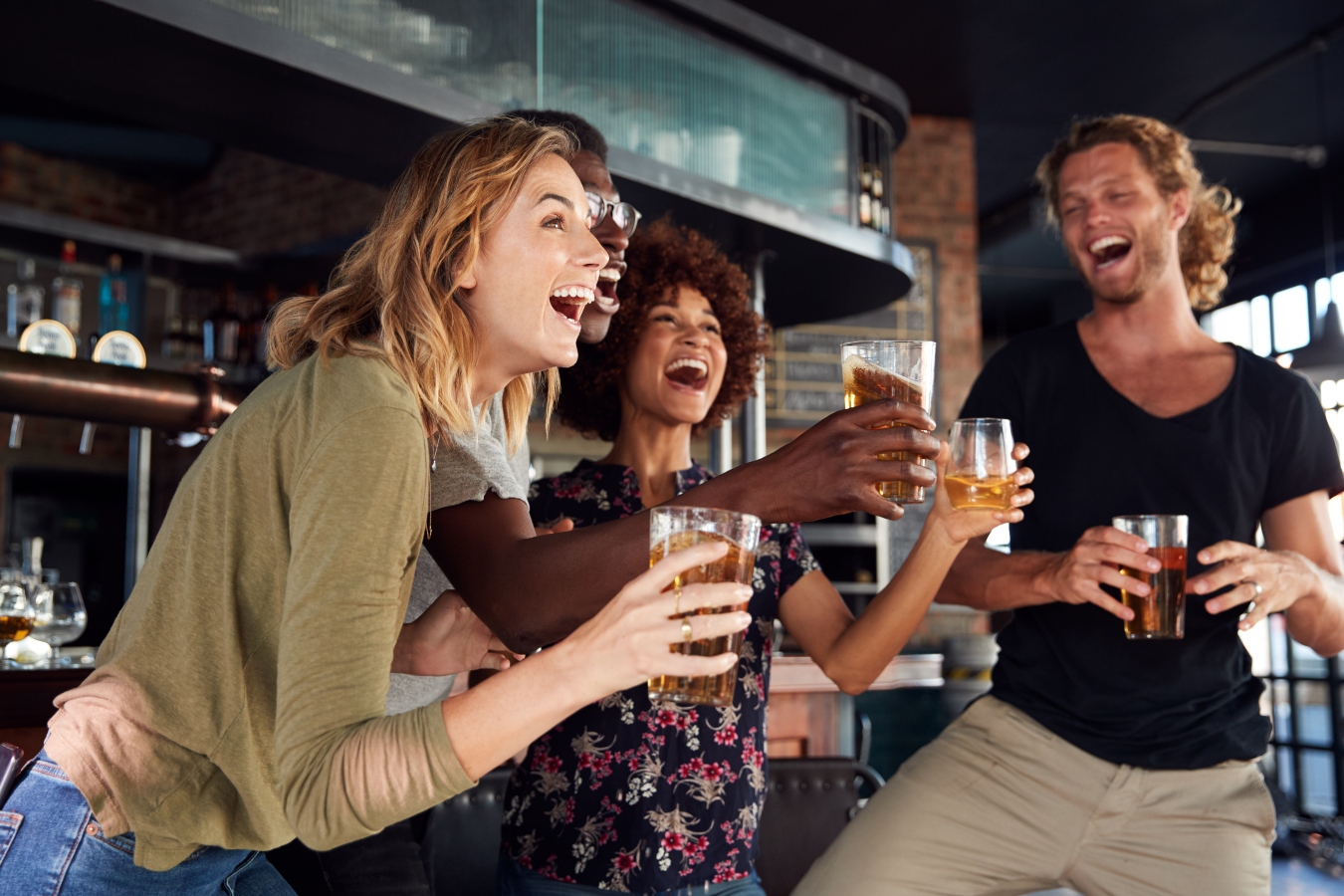 V loňském roce vzrostla spotřeba alkoholu, je nejvyšší za tři roky. Pijí častěji muži, vítězí pivo