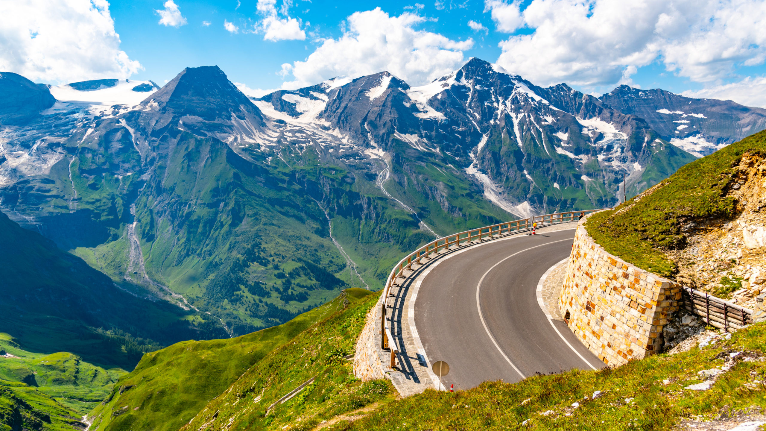 Čech v&nbsp;kraťasech a&nbsp;teniskách uvízl na&nbsp;skále v&nbsp;německých Alpách. Zachránili ho až po&nbsp;dvou dnech