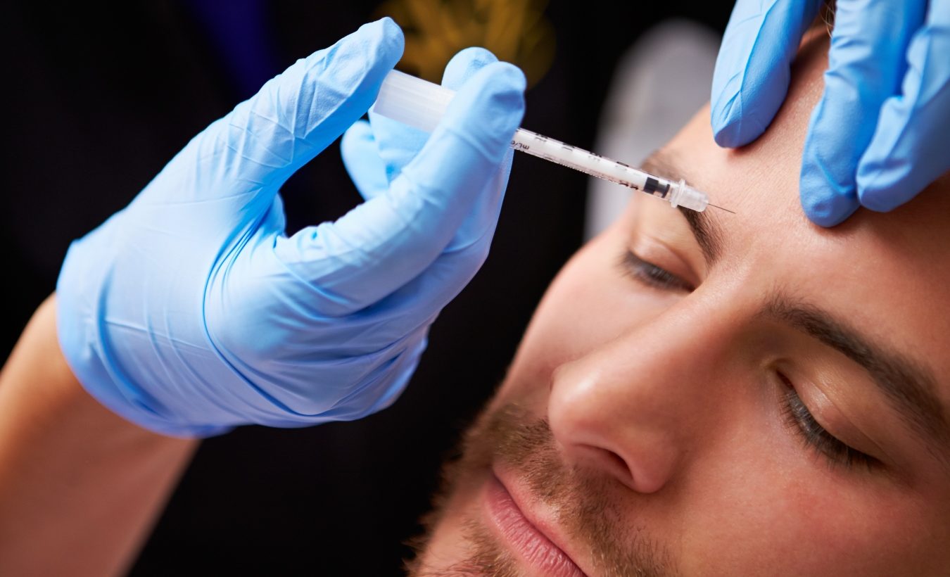 Britský zpěvák utratil miliony, aby vypadal jako Korejec. Za sebou má i&nbsp;operaci očí