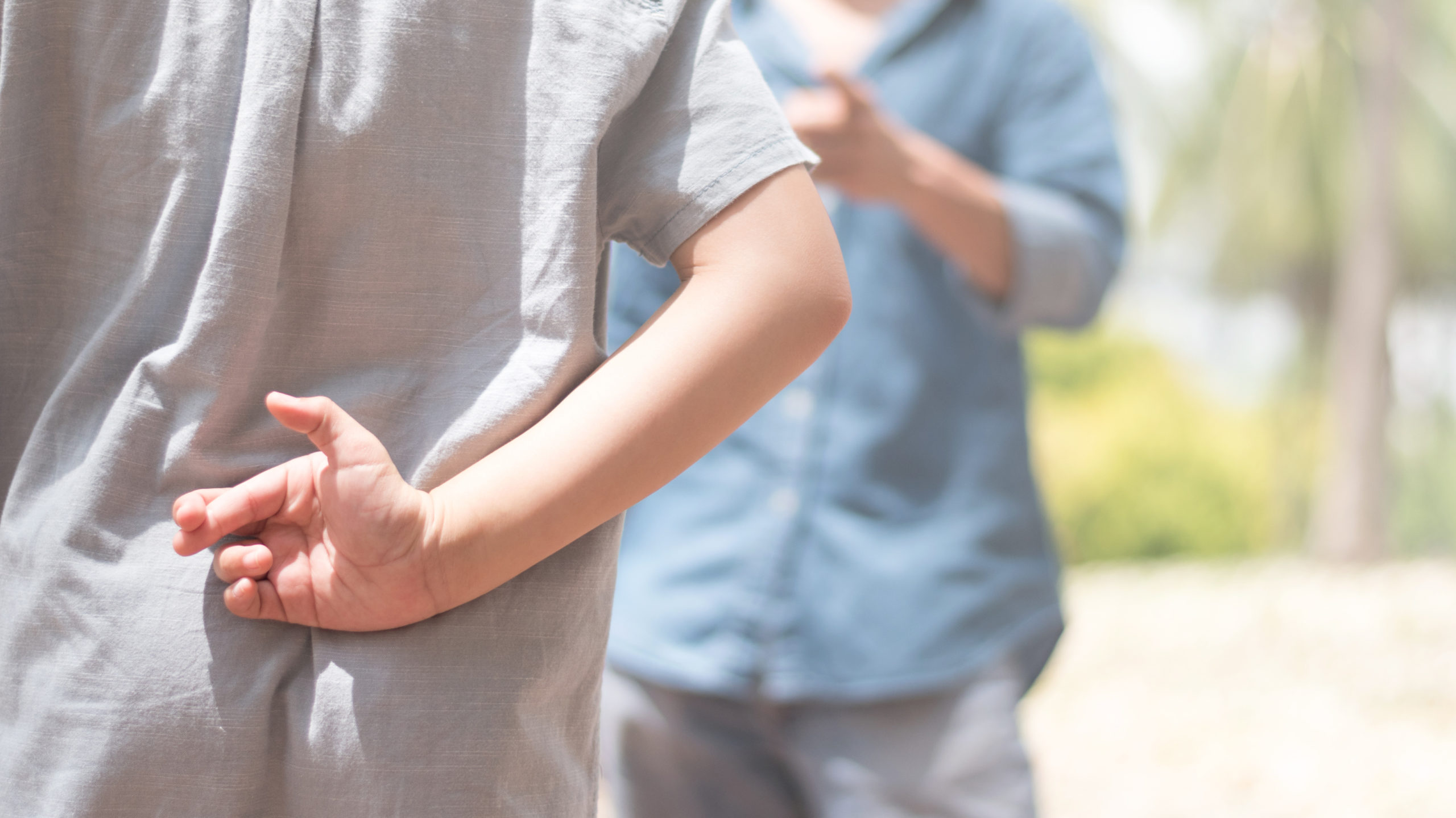 Muži lžou víc než ženy, tvrdí nová studie. Nejčastěji jiným mužům