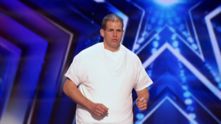 Rekordman mezi rekordmany: Překonal už svůj dvoustý světový rekord! Potřeboval k&nbsp;tomu kiwi a&nbsp;katanu