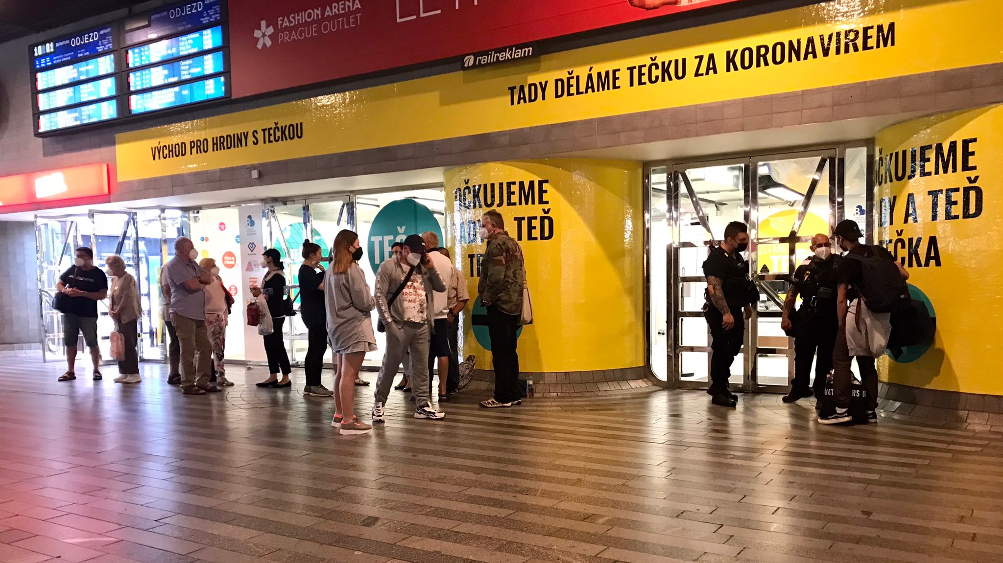 Babiš: Očkovací centra bez objednání otevřeme ve všech krajských městech