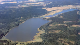 Vojenským areálem v&nbsp;Brdech otřásl výbuch. Dva muži jsou těžce zranění