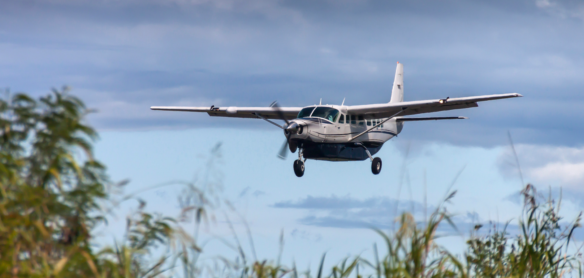 Na Sardinii prší kokain. Pilot omylem vyhodil zásilku drog na&nbsp;jinou střechu