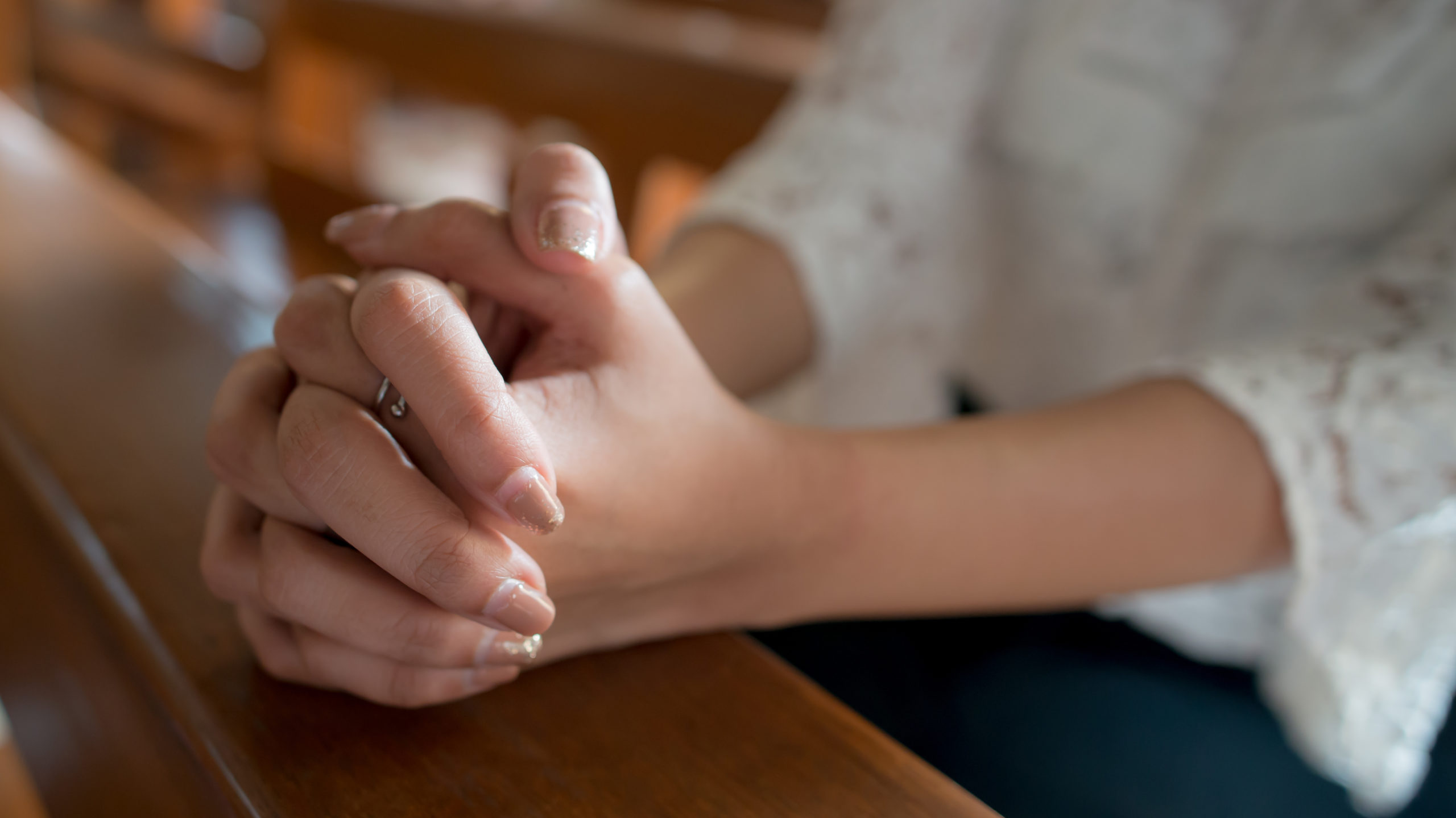 Dcera pastora se vzdala víry a prodává své nahé fotky. Vydělává miliony