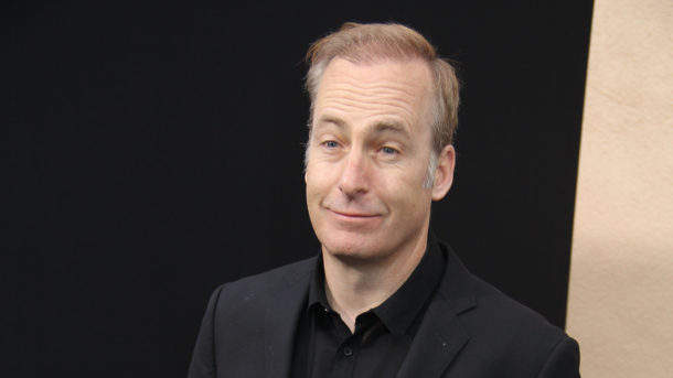 Herec Bob Odenkirk (58) zkolaboval při&nbsp;natáčení seriálu Volejte Saulovi. Zůstává v&nbsp;nemocnici