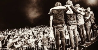 Chinaski v&nbsp;dokumentu Každej ví kulový odhalují osobní zpověď kapely. Nechybí hádky a&nbsp;oddělené šatny