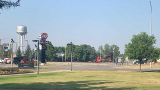 Když hlad zvítězí: Chlapík přistál uprostřed města s&nbsp;vrtulníkem, jen aby si koupil zmrzlinový koláč