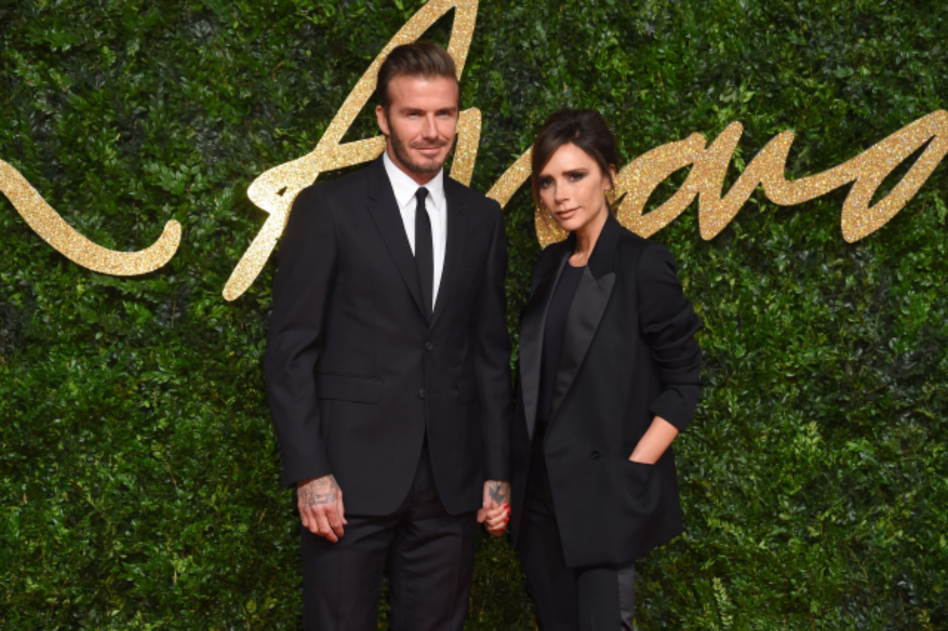 Už i&nbsp;ty, Davide? Fotbalová legenda vyrazila na&nbsp;předávání cen s&nbsp;vyžehleným čelem