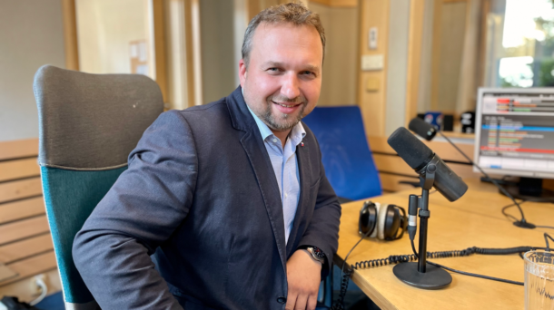 Nevylučujeme, že spotřební daň z&nbsp;pohonných hmot ještě snížíme, řekl v&nbsp;Press klubu vicepremiér Jurečka