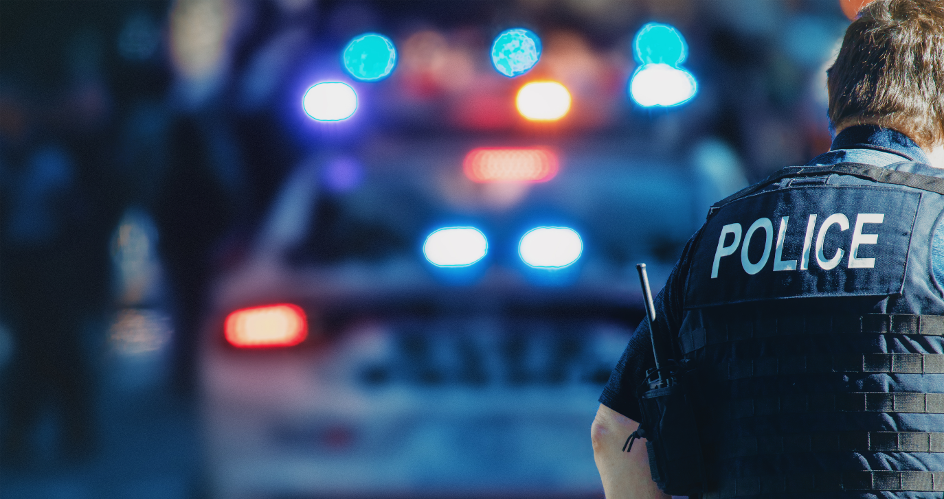 Během policejní honičky si muž uřízl úd. Myslel si, že zachrání svět
