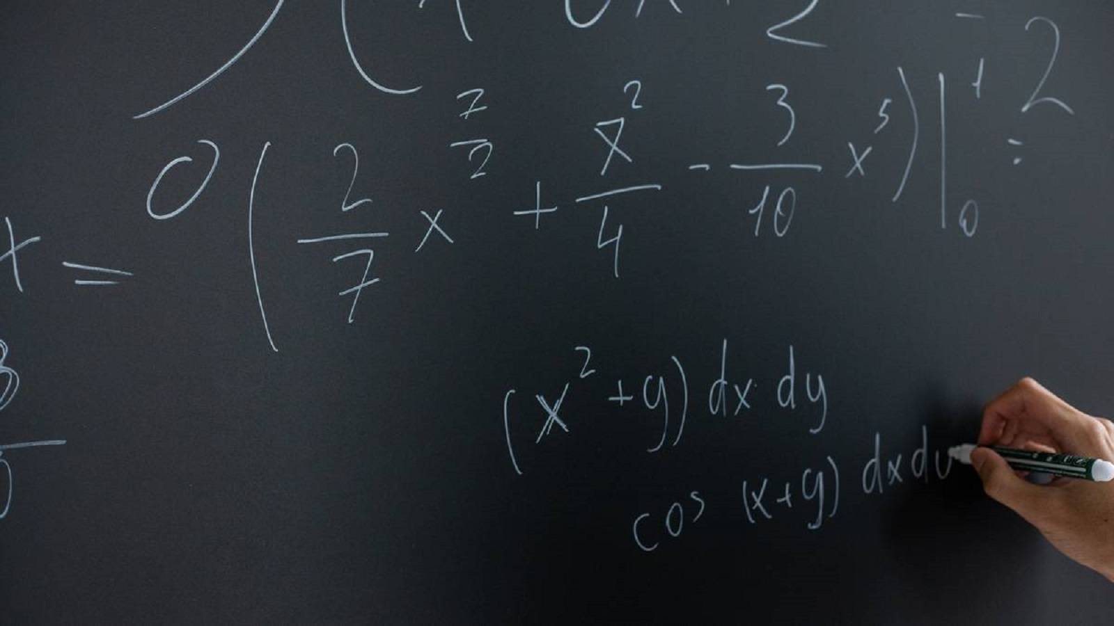 Měl dovolenou, aby mohl dělat druhou práci: Učitel matematiky, který si vzal za poslední tři roky 769 dnů volna, je nyní před soudem