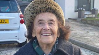 Netradiční hvězda TikToku: Na&nbsp;sociální síti za pomoci pravnuka září prababička, která přežila holocaust