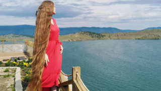 23 let si nestříhala vlasy. Takhle vypadá nejslavnější ruská Locika