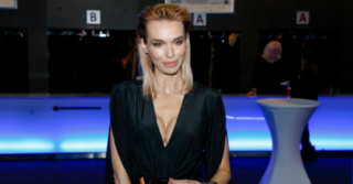 Modelka Hana Mašlíková potěšila fotkou z&nbsp;ložnice. Na&nbsp;sobě má jen sexy košilku a&nbsp;dekolt, který prostě chcete vidět