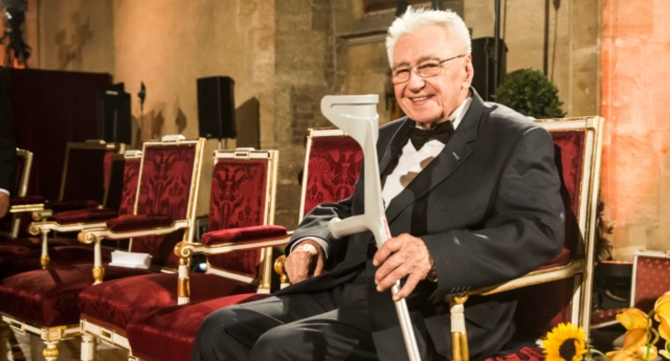 Herec Josef Zíma opět ve společnosti! Nenechal si ujít křest kalendáře moderátora Cibulky