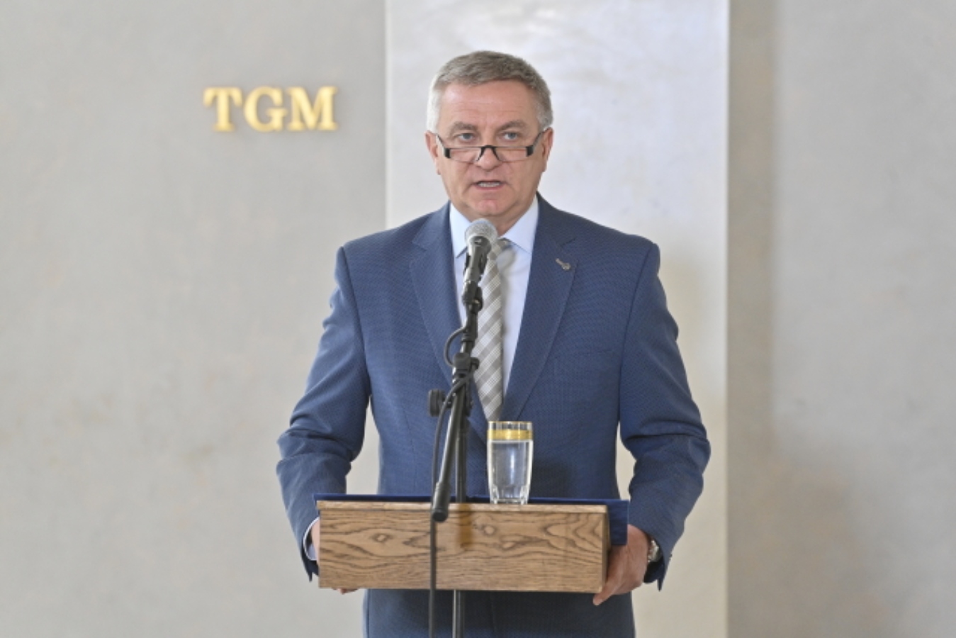 Na pana prezidenta se po&nbsp;odchodu z&nbsp;funkce nevykašleme, to se nemůže v&nbsp;životě stát, brání se kancléř Mynář