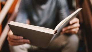 Prestižní francouzský slovník zařadil jako heslo bezpohlavní zájmeno. Podle některých politiků to ohrožuje francouzštinu