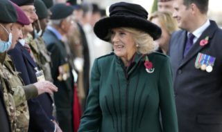 I Joe Biden je jen člověk. Vévodkyně Camilla si postěžovala, že si před ní pšoukl tak, že se červenala