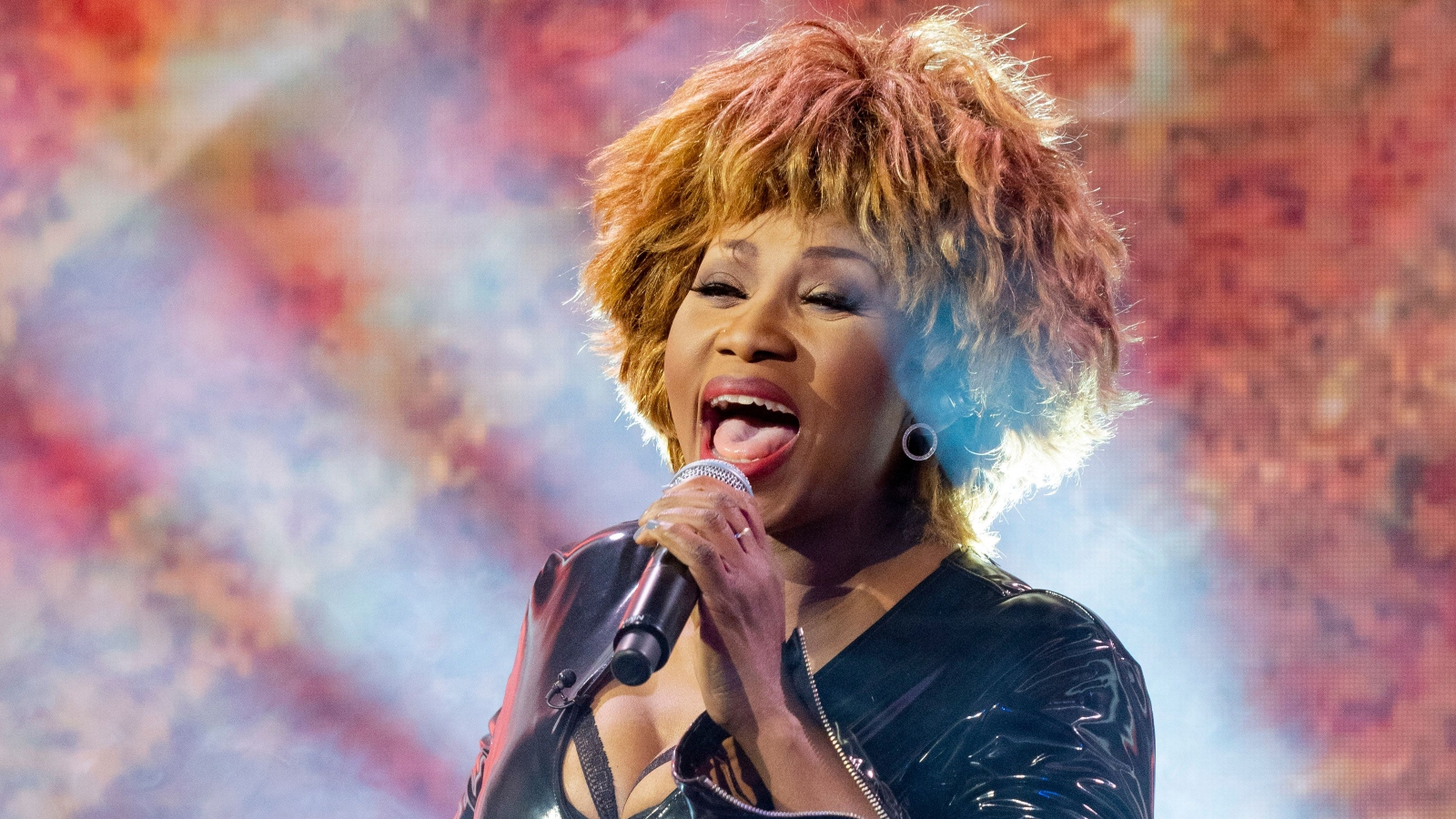 Hitovka týdne: Tina Turner – GoldenEye