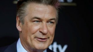 Herec Alec Baldwin v&nbsp;rozhovoru uvedl, že nestiskl spoušť zbraně, která usmrtila kameramanku