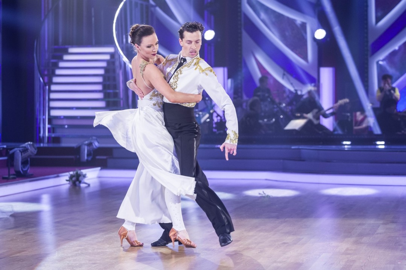 Vítězem StarDance se stal favorit Jan Cina. Farářka Kopecká byla druhá, krasobruslař Verner třetí
