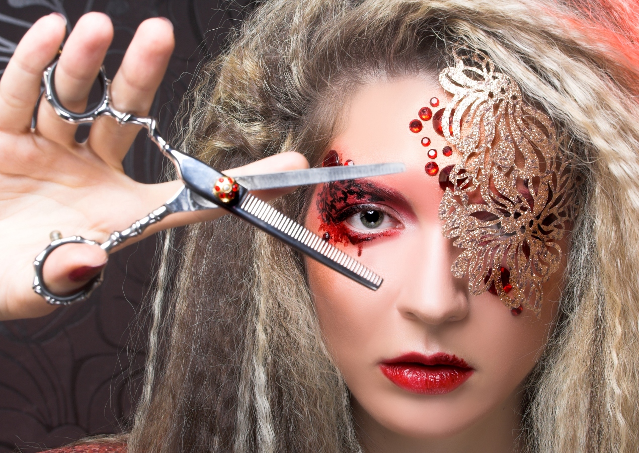 Magické rituály s&nbsp;vlasy: Co opravdu nikdy nedělat?