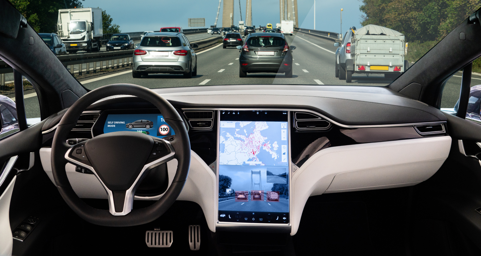 Žena porodila během jízdy v&nbsp;autě. O&nbsp;volant se postaral autopilot