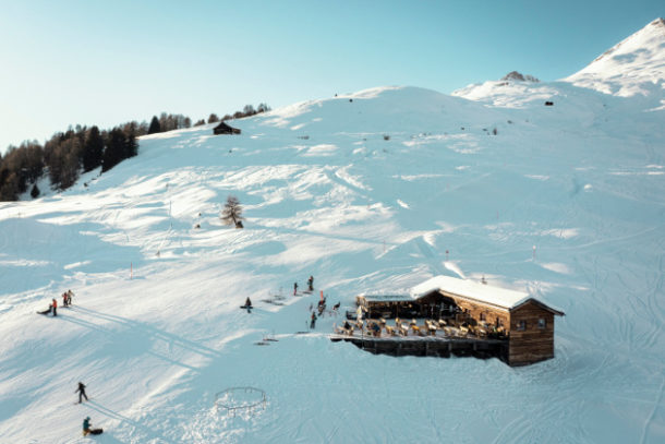 Potřebujete na&nbsp;lyže? Potřebujete do Švýcarska!