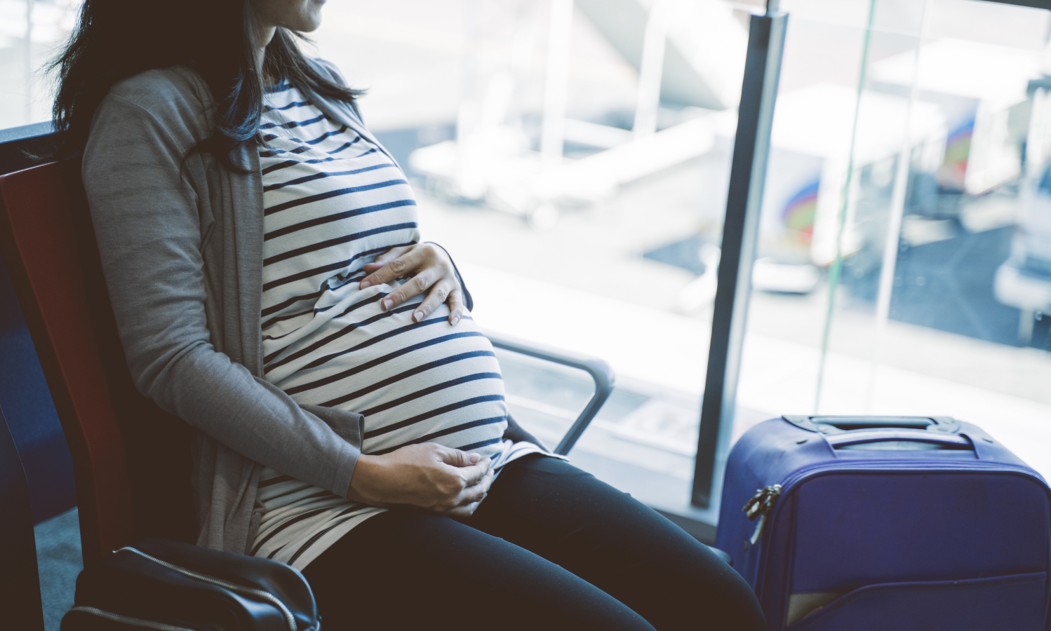 Žena sdílela jedinečný porodní zážitek. Miminko přišlo na&nbsp;svět těsně před nástupem do letadla