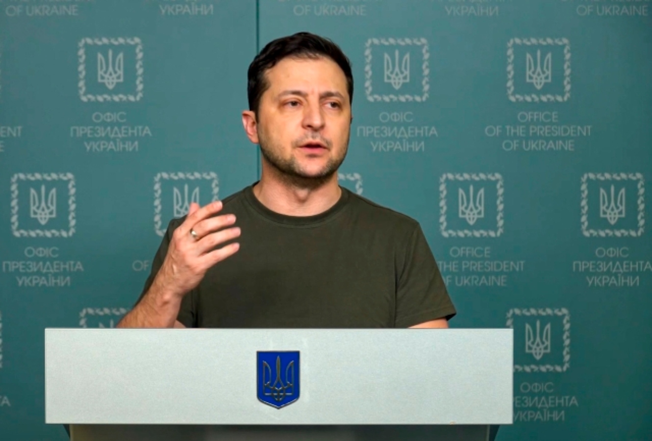 Ukrajina a Rusko budou jednat na hranicích, Zelenskyj v úspěch moc nevěří