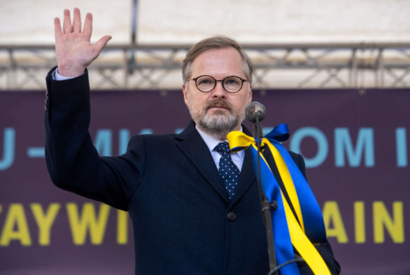Ukrajinský prezident Zelenskyj mluvil s&nbsp;Petrem Fialou. České republice poděkoval za pomoc