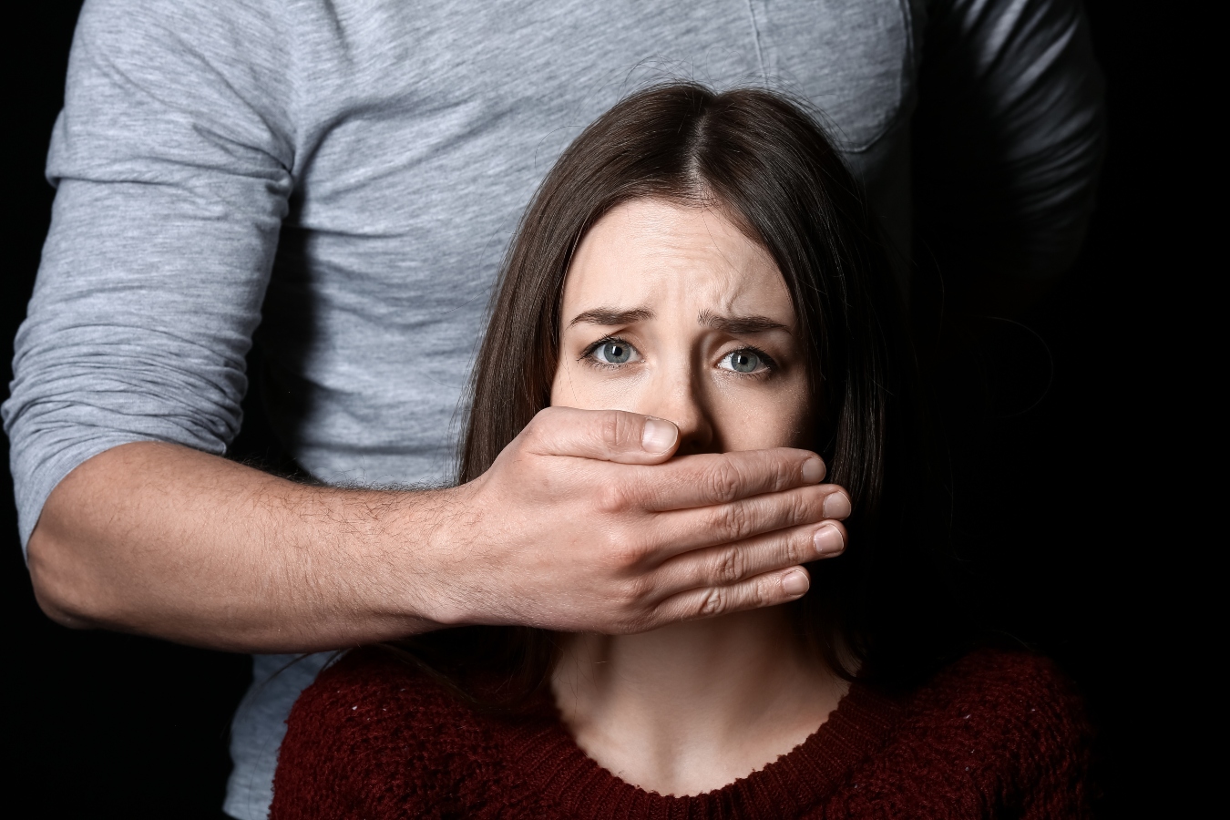 Žena měla štěstí v neštěstí. Před znásilněním jí zachránil její pes