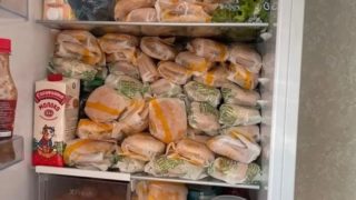 Nové potenciální platidlo? Muž z&nbsp;Ruska má lednici plnou výrobků McDonald’s
