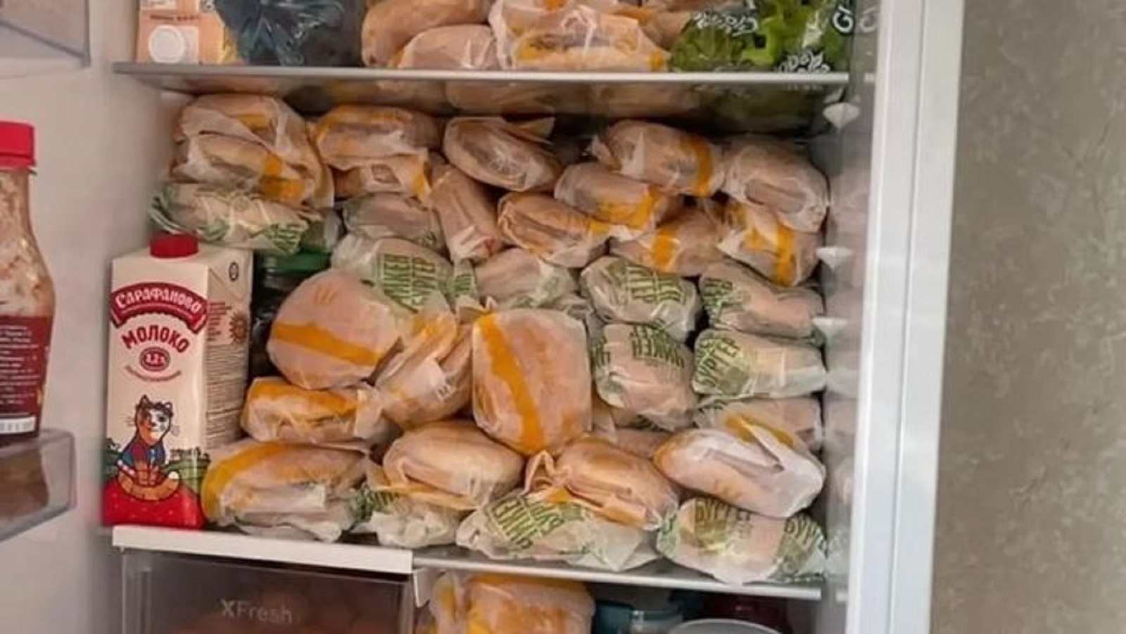 Nové potenciální platidlo? Muž z&nbsp;Ruska má lednici plnou výrobků McDonald’s